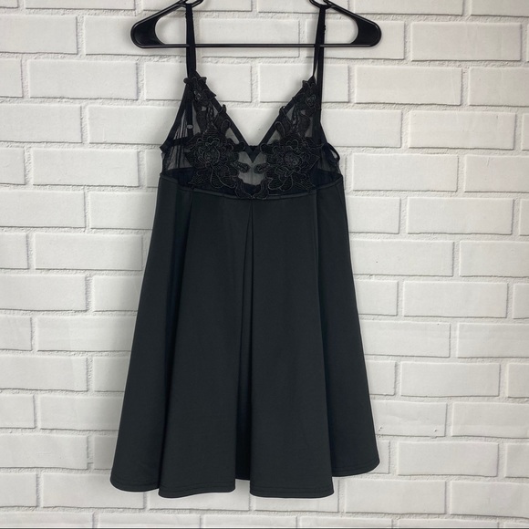 Tobi Dresses & Skirts - Tobi mini cocktail dress size medium
